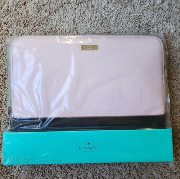 🤩 NWT 13" KS Saffiano laptop case in pink + black + rose gold - Picture 5 of 6